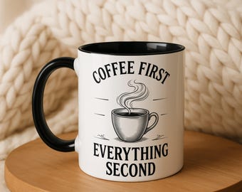 Caneca "Café em Primeiro Lugar, Tudo em Segundo", Presente para Amantes de Café, Caneca para Café Fumegante, Caneca para Bebida da Rotina Matinal, Presente para o Ritual Diário do Café