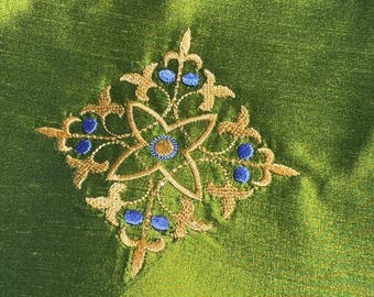 Fleur de Lis Stole Cross Embroidery File – Liturgical Vestment Design (Digital)