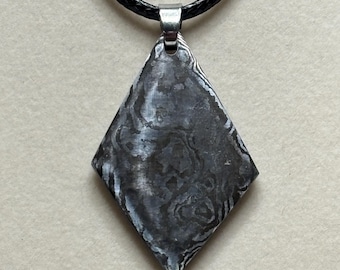 Handgesmeed damast hanger - diamant