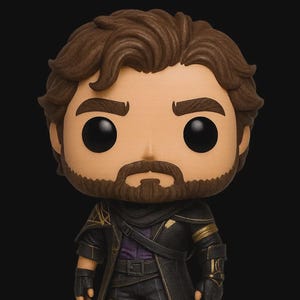 Puede incluir: Una figura de vinilo Funko Pop de un personaje con cabello castaño, barba y ojos negros. La figura lleva un abrigo negro con detalles dorados, guantes negros y botas negras. La figura se encuentra sobre una base negra.