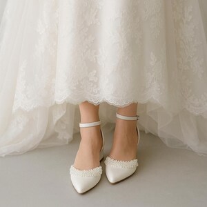 short wedding dress flat shoes The Best 5 Wedding Dresses with Flats