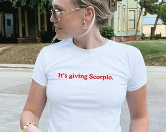 Es gibt Skorpion T-Shirt | Skorpion Sternzeichen Shirt | Astrologie-Grafik-T-Shirt | Skorpion Saison Outfit | Horoskop-T-Shirt | Sternzeichen Shirt Frauen
