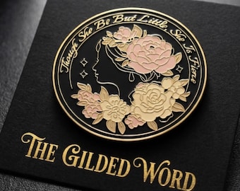 Grote emailspeld hoewel She Be But Little She Is Fierce – Vrouwelijke bloemenbroche met geschenkdoosoptie