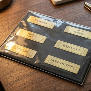 Gravierte Bücherregalaufkleber aus Metall | Gold Ton oder Silber Ton Bibliothek Tags Bild 9