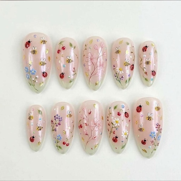 Bee Garden Press On Nails / Spring Flower Nails / Ladybug Bee Nails / Cute Nature Nails / Floral Cottagecore Nail Art