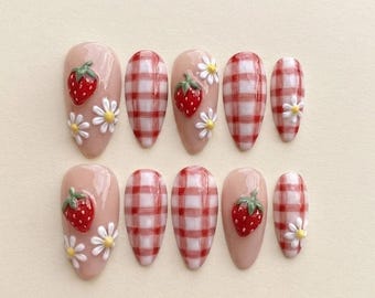 Uñas postizas hechas a mano con estampado de cuadros y fresas / Diseño campestre con margaritas / Manicura veraniega con frutas / Set de uñas postizas de regalo para ella