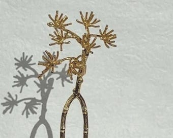 Horquilla Kanzashi de Pino Dorado / Adorno para el Cabello de Latón Japonés / Pin en U Chapado en Oro / Motivo Tradicional de Pino para Peinados de Novia y Kimono