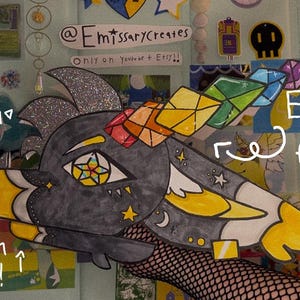Könnte beinhalten: Handgezeichnete Illustration eines Fantasy-Kreaturenkopfes mit grauem Gesicht, gelben Details und einem Regenbogenhorn. Der Text "Example of a finished product" ist sichtbar. Der Social-Media-Handle des Künstlers ist ebenfalls sichtbar.