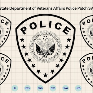 Puede incluir: Un paquete SVG en blanco y negro con parches de policía. Los parches muestran el texto "POLICE" y el sello del Departamento de Asuntos de Veteranos de los Estados Unidos. La imagen incluye iconos de tipo de archivo para AI, EPS, PNG, DXF, SVG y JPG.