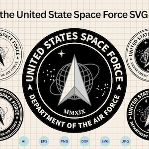 Può includere: Una collezione di file SVG della United States Space Force. I disegni presentano il sigillo della Space Force in bianco e nero, con una freccia e un globo stilizzati. Il testo "UNITED STATES SPACE FORCE" e "DEPARTMENT OF THE AIR FORCE" è incluso.