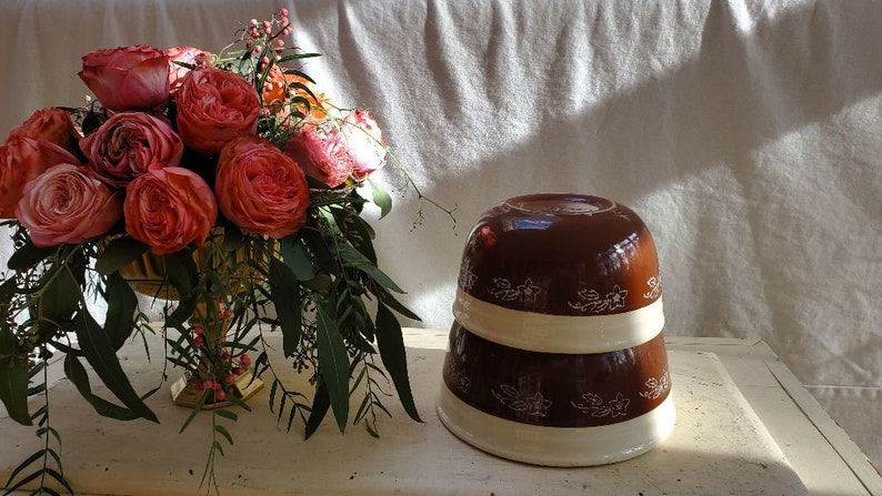 Vintage Nesting Bowl Set. Oxford Stoneware. Brownie, Brown and Cream. image 9