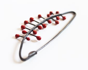 Épingle de broche en argent moderne, Épingle de sûreté rouge artistique de déclaration, Épingle de châle accrocheuse, Broche originale audacieuse faite à la main, Bijoux contemporains