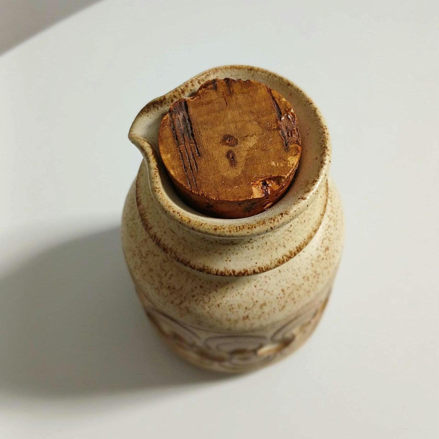 ヴィンテージ ジャージー陶器 ストーンウェア 注ぎ口ボトル ベージュ