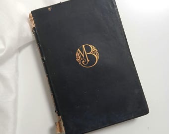 Antiek J.M. Barrie boek met harde kaft uit 1925 Margaret Ogily door JM Barrie Peter Pan auteur gepubliceerd Hodder & Stoughton London eigenaar ondertekend