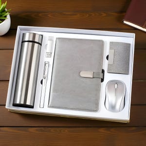 Personligt presentset för företag: Datormus, anteckningsbok och penna i läder, USB-minne, tumlare, korthållare
