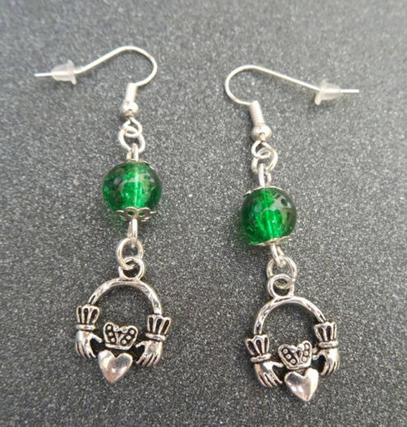 Boucles d'oreilles irlandaises, anneau de Claddagh, Saint Patrick, bijoux celtiques, vert, verre image 3