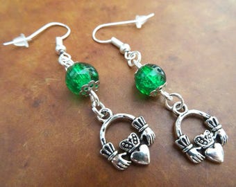 Boucles d'oreilles irlandaises,  anneau de Claddagh, Saint Patrick, bijoux celtiques, vert, verre