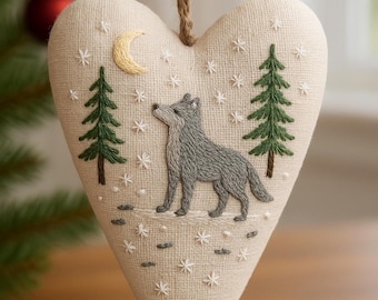 Adorno de lobo bordado a mano: decoración navideña de lino personalizada