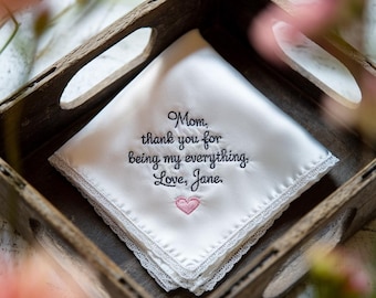 Handgjord broderad sidennäsduk, present till brudens mor, personligt bröllopsminne