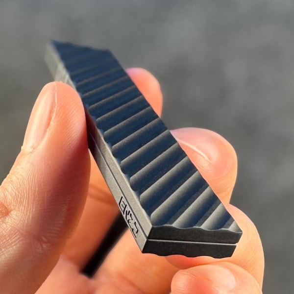 Smoking Pipe – Modern Metal Tobacco Hand Piece. Sleek, Discreet & Portable | ENZO by baslabs.