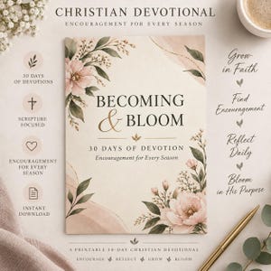 Può includere: Un devozionale cristiano stampabile intitolato Becoming & Bloom, che offre 30 giorni di devozione e incoraggiamento per ogni stagione. La copertina ha uno sfondo color crema con illustrazioni floreali rosa tenue, foglie verdi e testo nero.