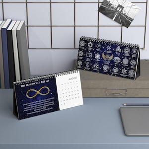 Winged Codex 2026 Helig Geometri Skrivbordskalender | Frekvensbaserad Månadskonst, Meditation och Mindful Heminredning