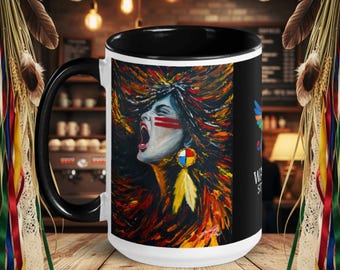 Taza "Ella lleva el fuego" con color en el interior: Fuerza femenina – Taza de arte curativo – Empoderamiento