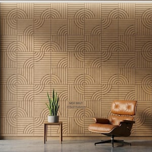 Könnte beinhalten: Eine Wandverkleidung aus Holz mit einem sich wiederholenden geometrischen Muster aus gebogenen und geraden Linien. Der Text "MDF BRUT 315x315x6mm" ist sichtbar. Ein brauner Ledersessel und ein kleiner Tisch mit einer Topfpflanze befinden sich im Vordergrund. Maße: 31,5 cm x 31,5 cm x 0,6 cm.