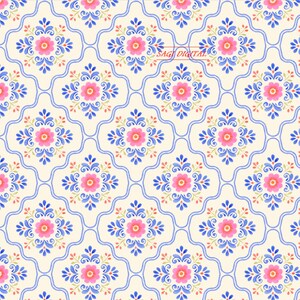 Pode incluir: Um padrão repetitivo sobre um fundo creme com linhas onduladas azuis que formam figuras de quadrifólio. Dentro de cada forma há uma flor rosa com pétalas azuis e folhas verdes. O texto SAGI DIGITAL está impresso em vermelho.