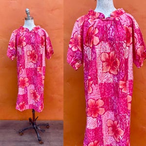 Vintage 1960s Pink Floral Hawaiian Dress. Tunic Dress Shift Dress. Mod Floral Print Small Med Large One size