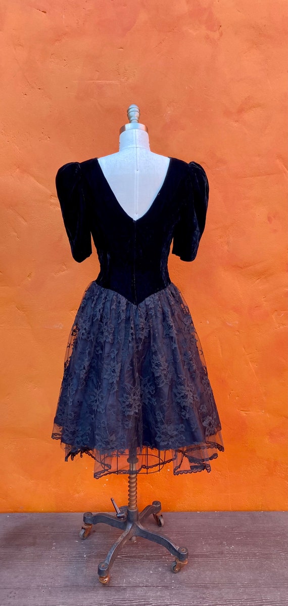 Vintage 1980s Black Victorian Velvet Dress. Party… - image 6