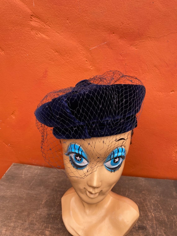 Vintage 1940s Blue Velvet Tilt hat with Netting - image 6