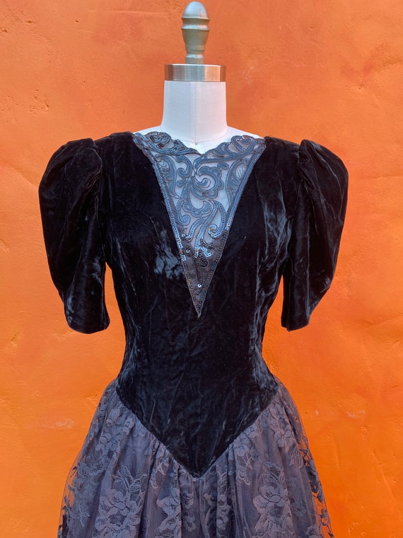 Vintage 1980s Black Victorian Velvet Dress. Party… - image 3