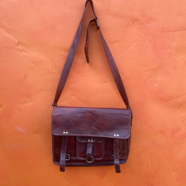 Vintage Brown Leather with buckles Over the Shoulder Messenger Bag. Saddlebag Satchel. Computer bag. Messenger Bag