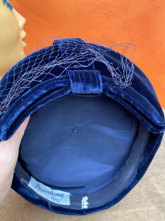 Vintage 1940s Blue Velvet Tilt hat with Netting - image 4
