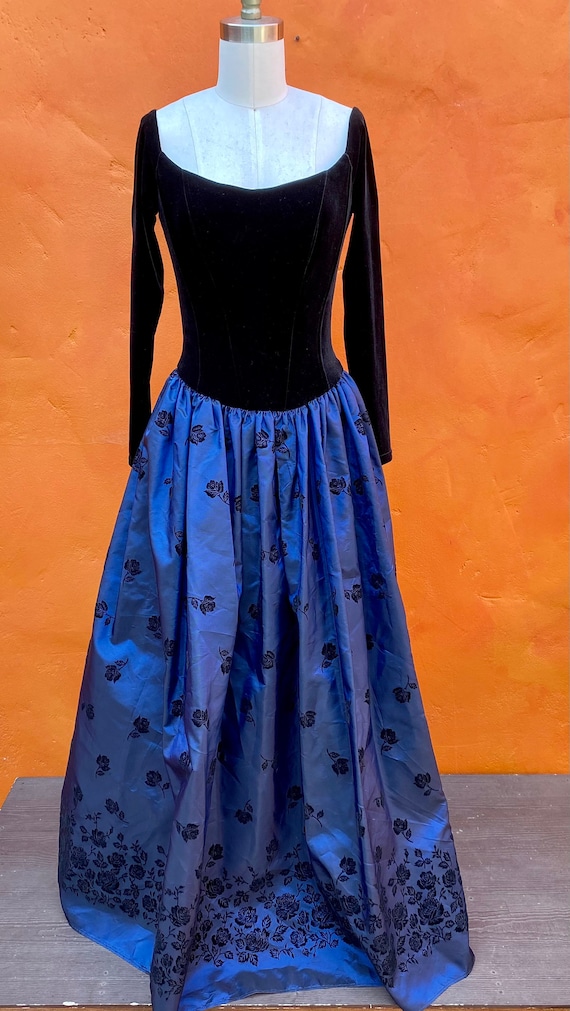 Vintage 1980s does Victorian Blue Taffeta Black V… - image 5