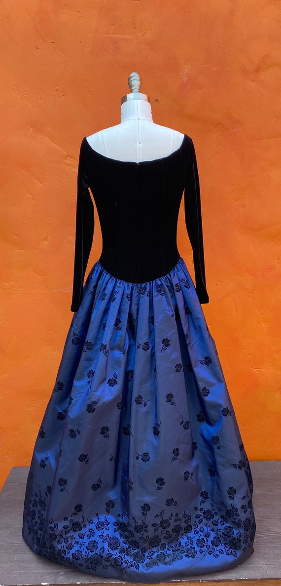 Vintage 1980s does Victorian Blue Taffeta Black V… - image 7