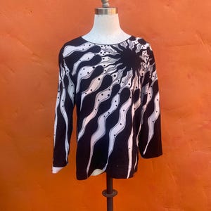 Vintage women&#39;s 1960s Black White Opart Shirt Top. Retro modern mod mcm 60s Women&#39;s top.