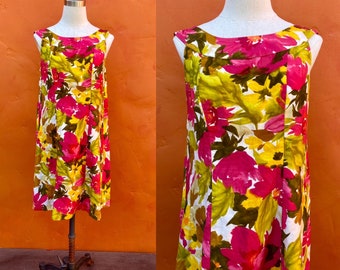 Vintage 1960s Hawaiian mini Dress. Tunic Dress Shift Dress. Floral Print Medium Size 8 10