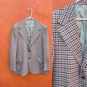 Vintage 1970s Men&#39;s Polyester Brown Houndstooh Sport Coat Blazer Jacket Coat. Leisure Suit Jacket 44R