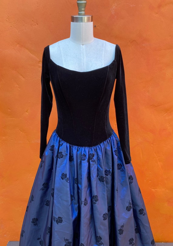 Vintage 1980s does Victorian Blue Taffeta Black V… - image 3