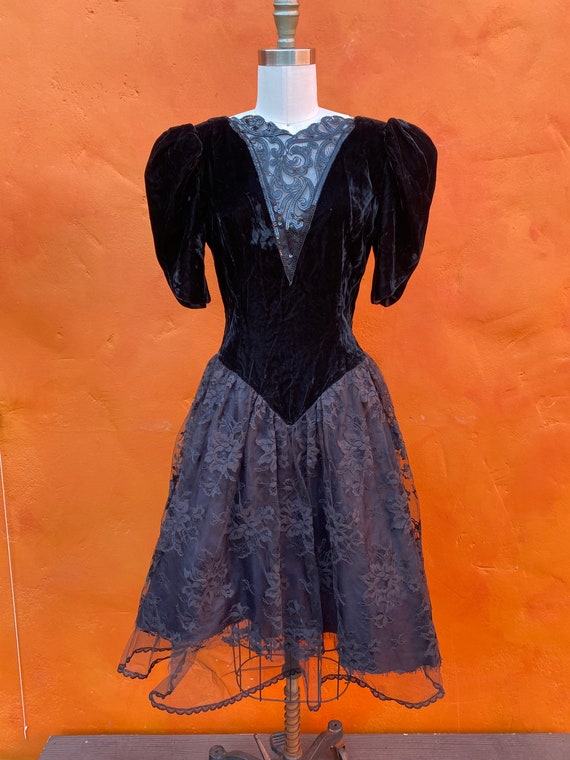 Vintage 1980s Black Victorian Velvet Dress. Party… - image 2