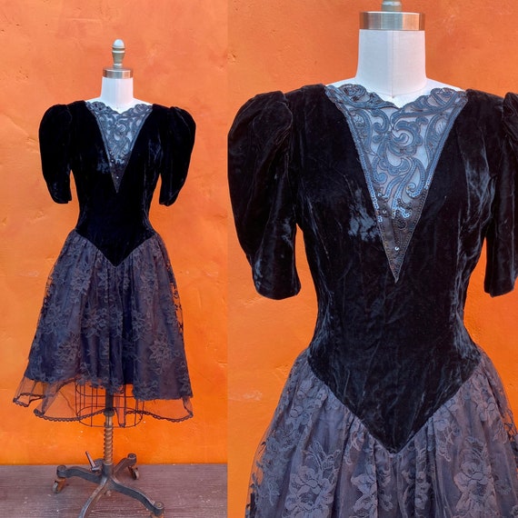 Vintage 1980s Black Victorian Velvet Dress. Party… - image 1