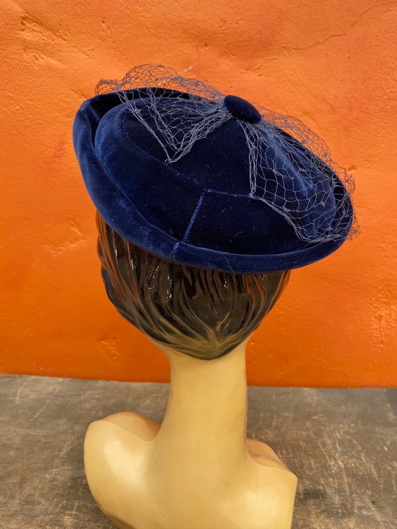 Vintage 1940s Blue Velvet Tilt hat with Netting - image 2