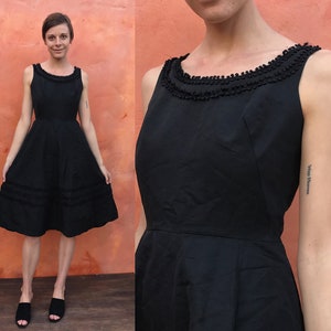 Vintage 1950s Black Fit Flare Dress. Day Dress Party Dress. Pinup Dress rockabilly gothabilly 1950s Swing Dress Small Size 4 6