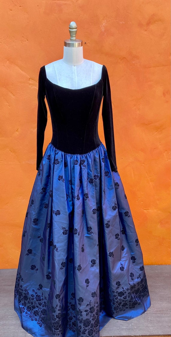 Vintage 1980s does Victorian Blue Taffeta Black V… - image 4