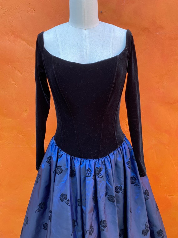 Vintage 1980s does Victorian Blue Taffeta Black V… - image 2