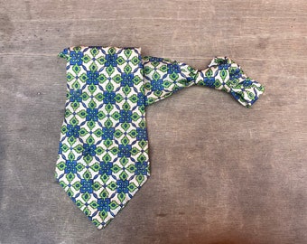 Vintage Wide 1970s SUPER WIDE Men's Tie. Neck Tie. Silk Blue Green Damask Medallion Pattern. 6" wide