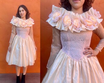 Vintage 1980s prom dress. Peach Lace Ruffles Mini Dress dress Evening Party Cocktail Formal xxs Size 00