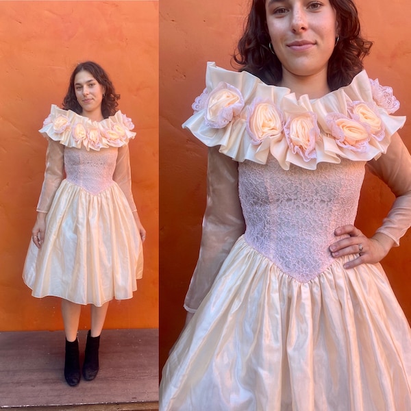 Vintage 1980s prom dress. Peach Lace Ruffles Mini Dress dress Evening Party Cocktail Formal xxs Size 00